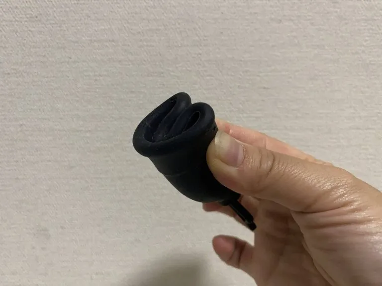 月経カップ　入れ方1