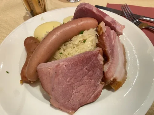 ストラスブール グルメ アルザス料理 じゃがいも 肉