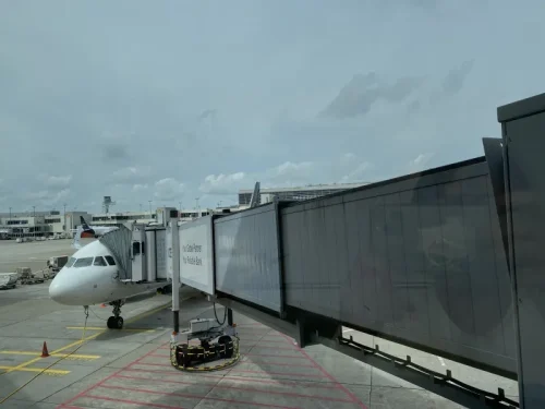 フランクフルトからロンドンへ飛行機で移動　ルフトハンザ航空