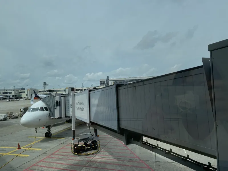 フランクフルトからロンドンへ飛行機で移動　ルフトハンザ航空