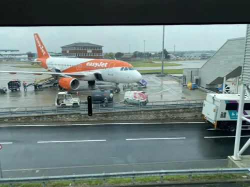 ルートン空港 LCC フライト イージージェット