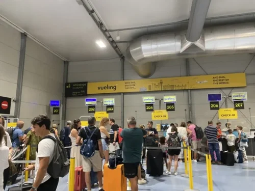 リスボンからバルセロナ　空港　ターミナル2