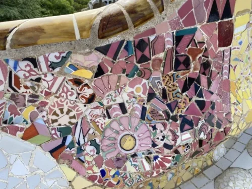 スペイン　バルセロナ　グエル公園　見どころ　自然の広場（Plaça de la Natura）／蛇行ベンチ