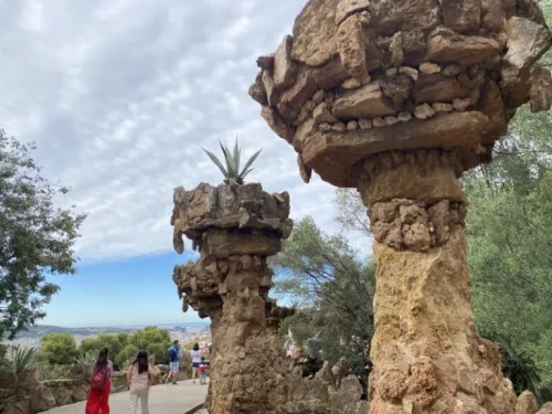 スペイン　バルセロナ　グエル公園　見どころ　ヴィアデュクト（Viaducts）歩道