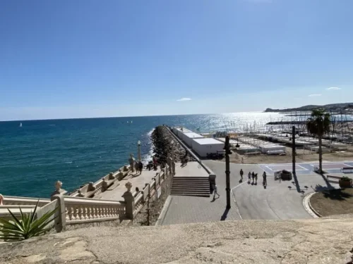 シッチェスのおすすめスポット 観光 Església de Sant Bartomeu i Santa Tecla 教会
