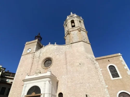 シッチェスのおすすめスポット 観光 Església de Sant Bartomeu i Santa Tecla 教会2